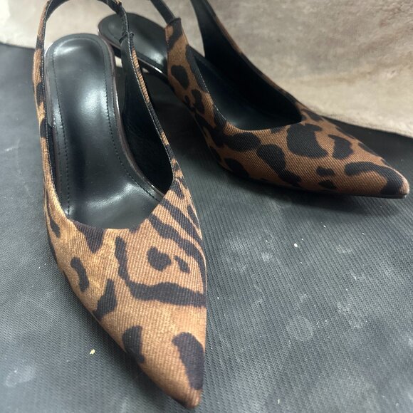 ✨ For Sale: Chic Animal Print Slingback Heels ✨ - Picture 1 of 5